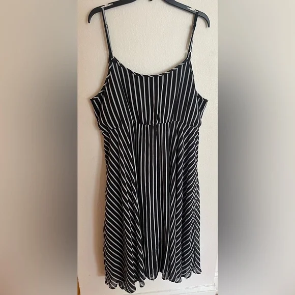 Torrid Stripped Midi Dress - Picture 3 of 4